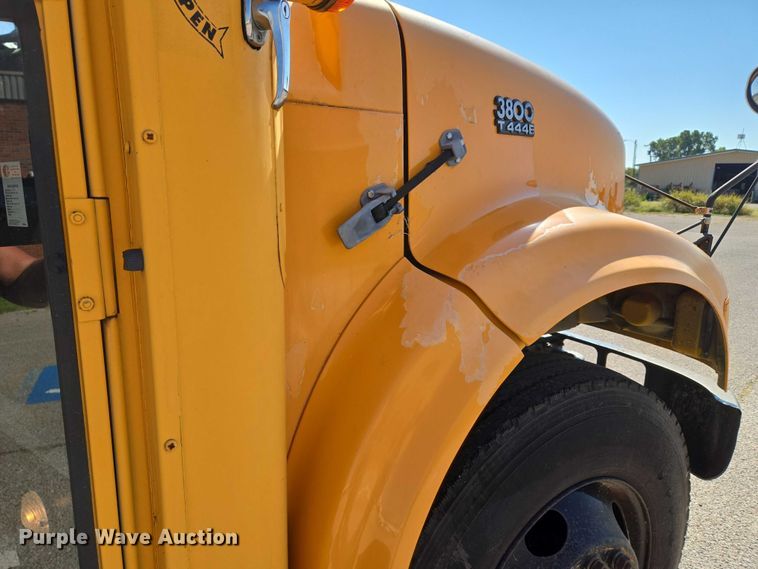 image for item EU3918 1999 International 3800 school bus