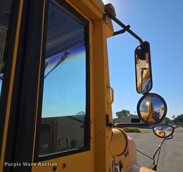 image for item EU3918 1999 International 3800 school bus