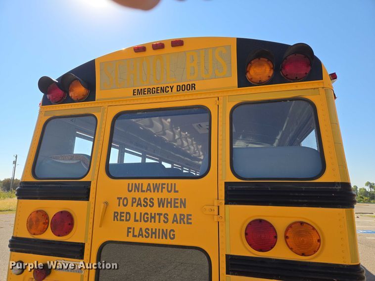 image for item EU3918 1999 International 3800 school bus