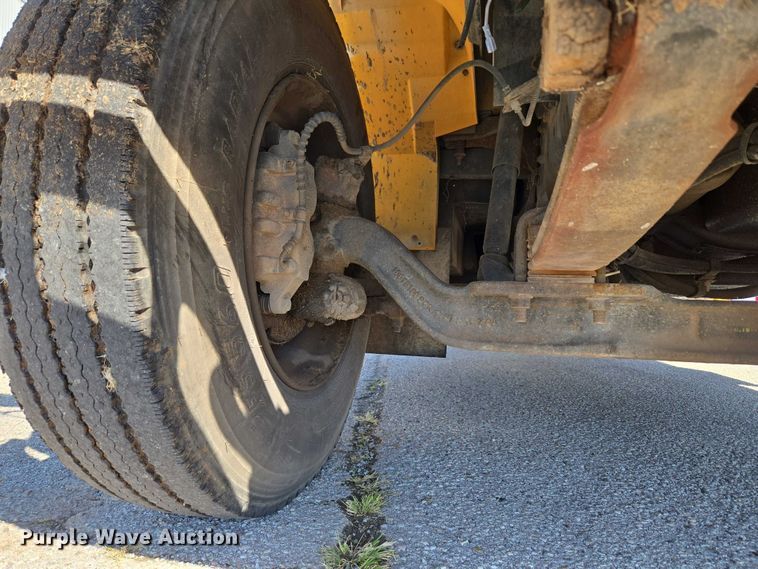 image for item EU3918 1999 International 3800 school bus