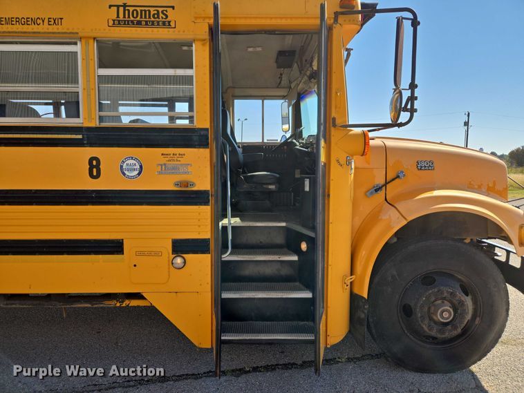image for item EU3918 1999 International 3800 school bus