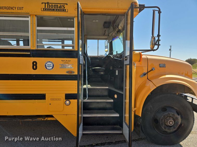 image for item EU3918 1999 International 3800 school bus