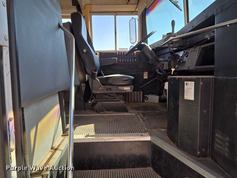 image for item EU3918 1999 International 3800 school bus