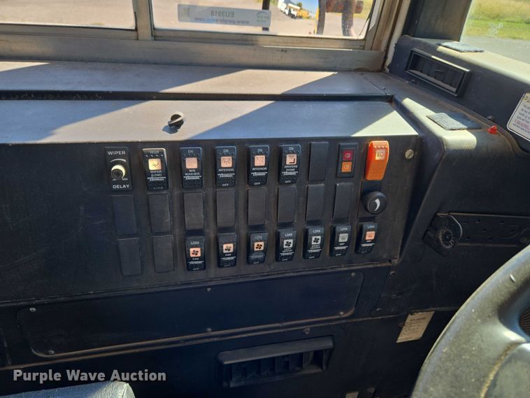 image for item EU3918 1999 International 3800 school bus