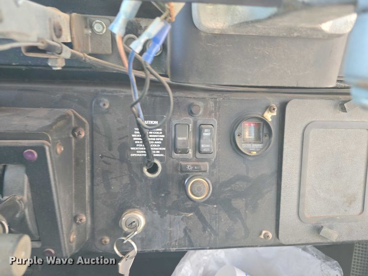 image for item EU3918 1999 International 3800 school bus