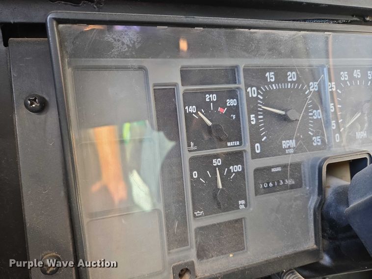 image for item EU3918 1999 International 3800 school bus