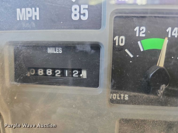 image for item EU3918 1999 International 3800 school bus