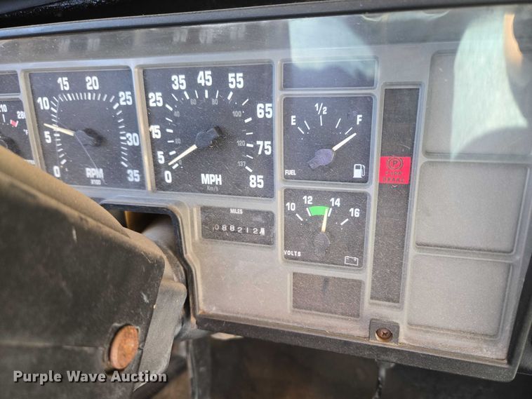 image for item EU3918 1999 International 3800 school bus