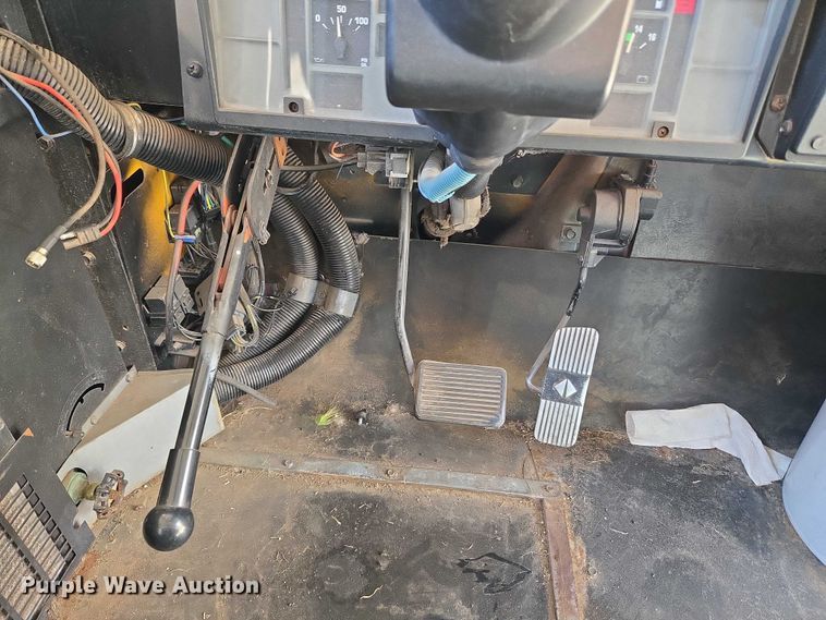 image for item EU3918 1999 International 3800 school bus