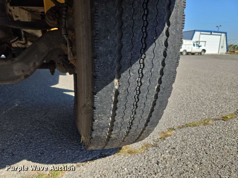 image for item EU3918 1999 International 3800 school bus