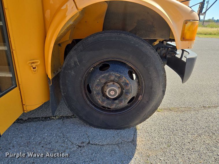 image for item EU3918 1999 International 3800 school bus