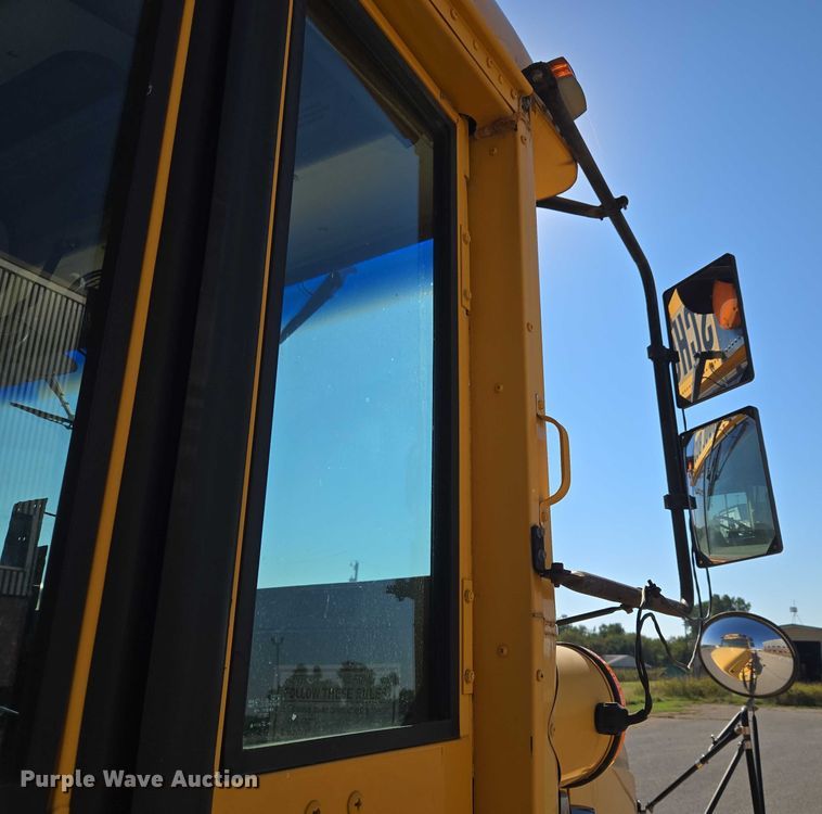 image for item EU3919 2004 Freightliner FS65  school bus