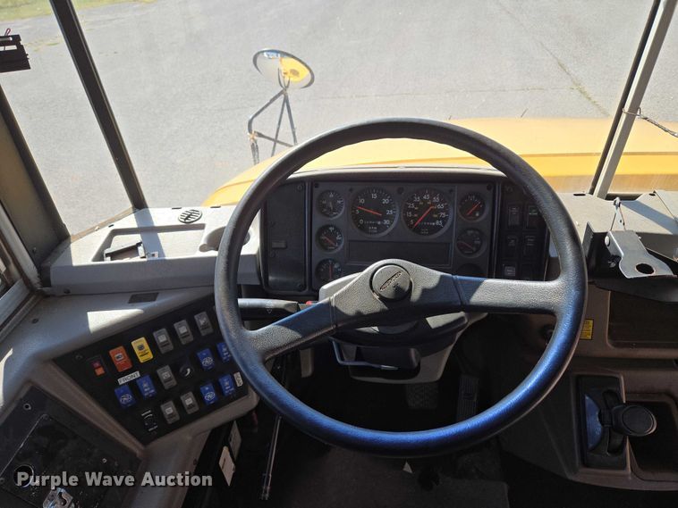 image for item EU3919 2004 Freightliner FS65  school bus