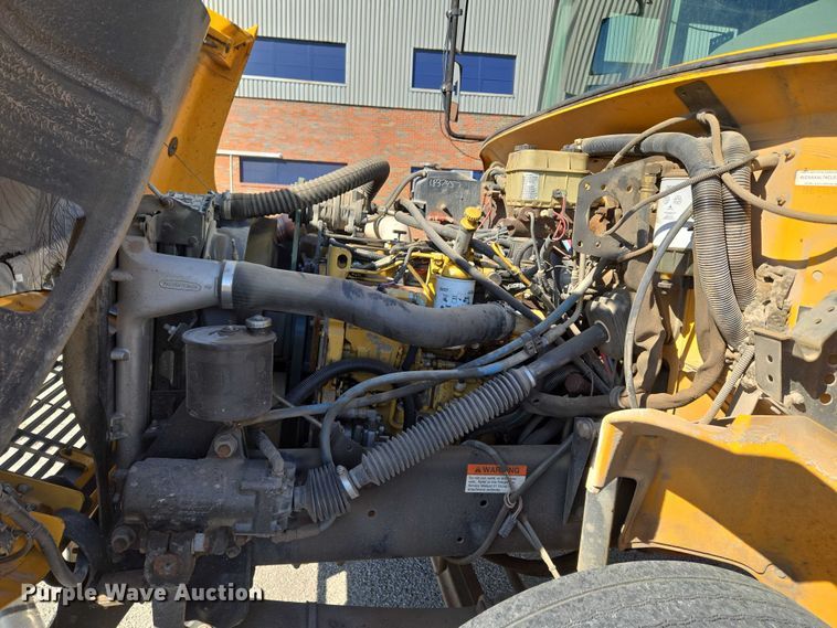 image for item EU3919 2004 Freightliner FS65  school bus