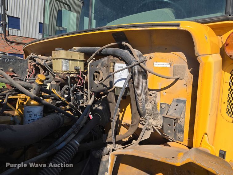 image for item EU3919 2004 Freightliner FS65  school bus