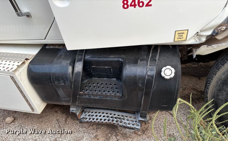 image for item EU4603 2002 International 4800 pumper fire truck