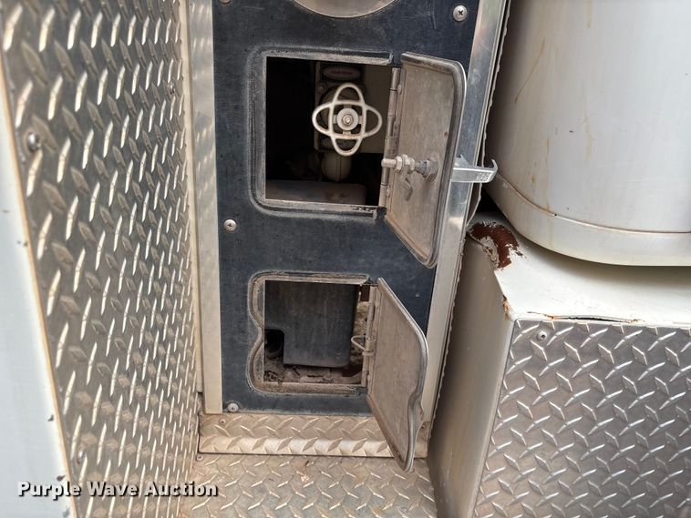 image for item EU4603 2002 International 4800 pumper fire truck