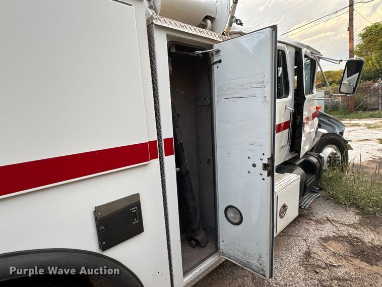 image for item EU4603 2002 International 4800 pumper fire truck