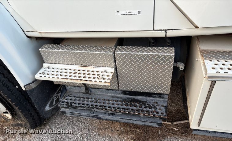 image for item EU4603 2002 International 4800 pumper fire truck