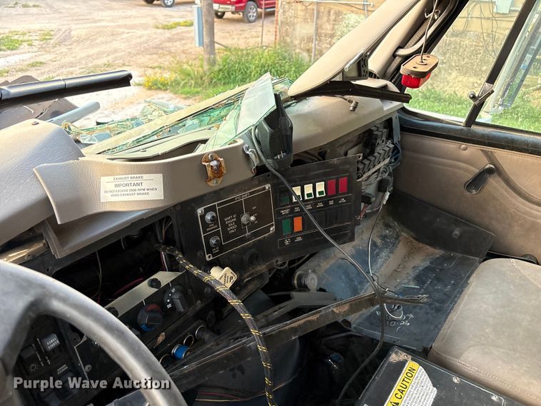 image for item EU4603 2002 International 4800 pumper fire truck