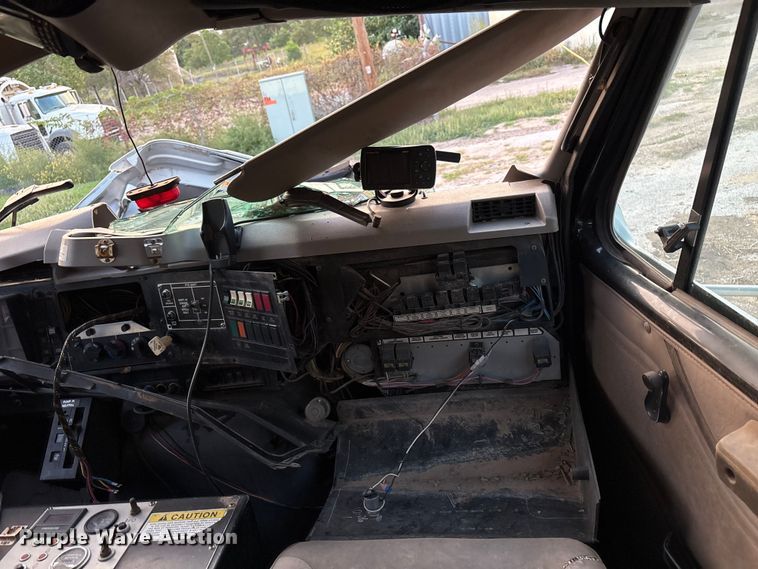 image for item EU4603 2002 International 4800 pumper fire truck