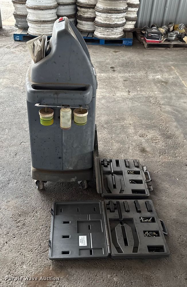 image for item EU5029 Robinair 34988 AC service machine