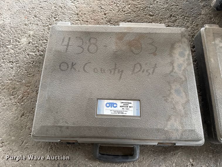 image for item EU5029 Robinair 34988 AC service machine