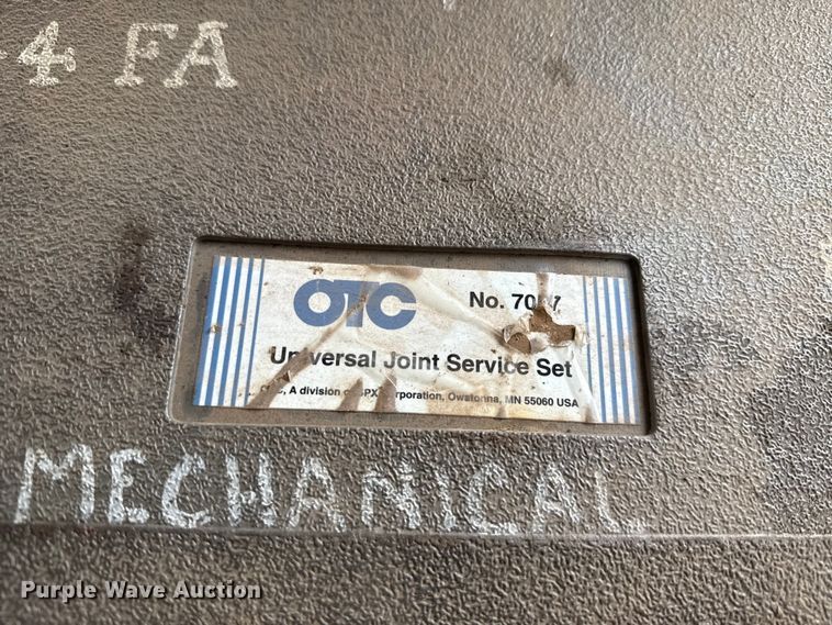 image for item EU5029 Robinair 34988 AC service machine