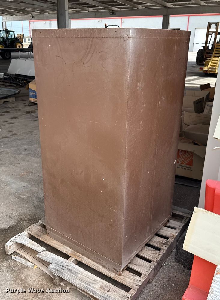 image for item EU5032 Stanley storage cabinet