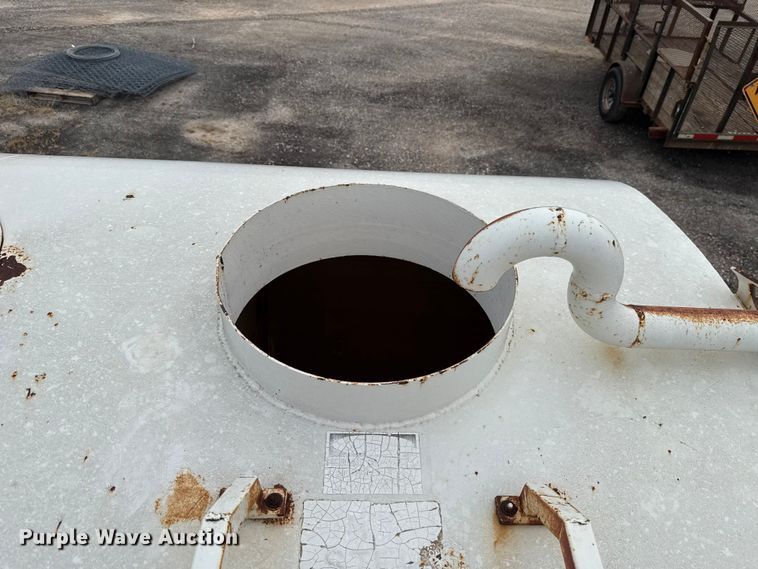 image for item EU5040 Rosco DS4000 water tank bed