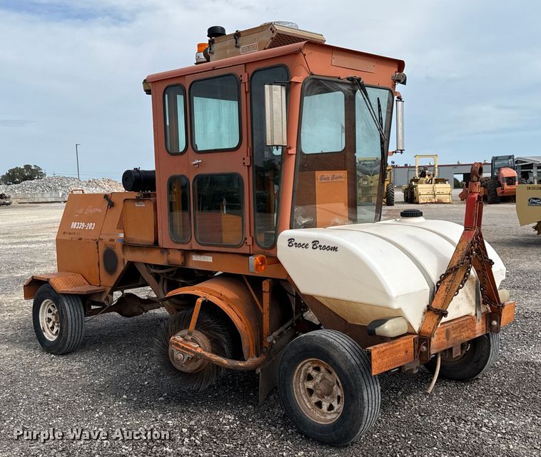 image for item EU5043 1998 Broce RJ350 broom