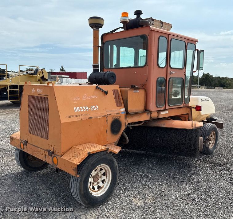 image for item EU5043 1998 Broce RJ350 broom