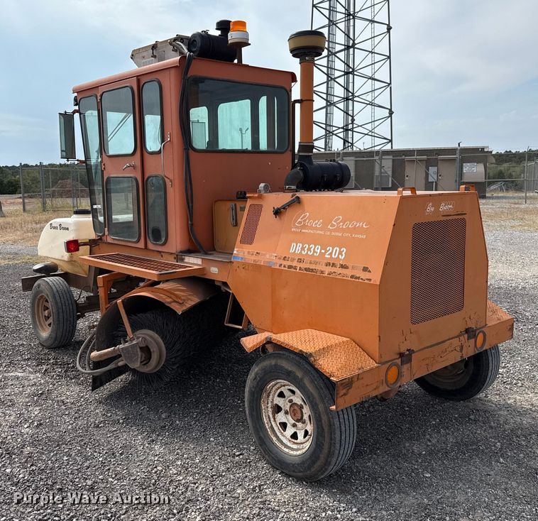 image for item EU5043 1998 Broce RJ350 broom