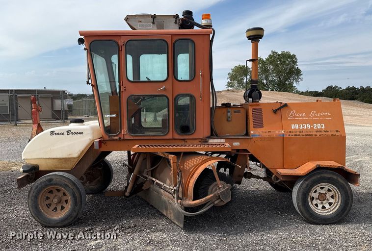 image for item EU5043 1998 Broce RJ350 broom