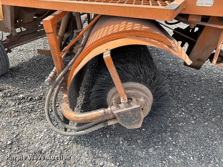 image for item EU5043 1998 Broce RJ350 broom