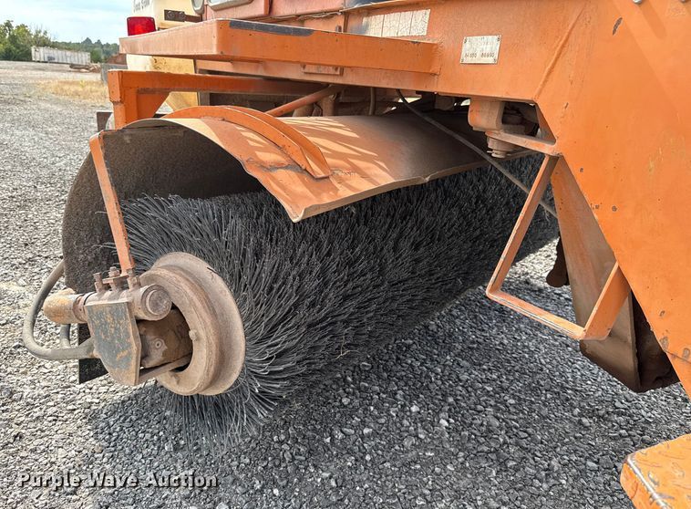 image for item EU5043 1998 Broce RJ350 broom