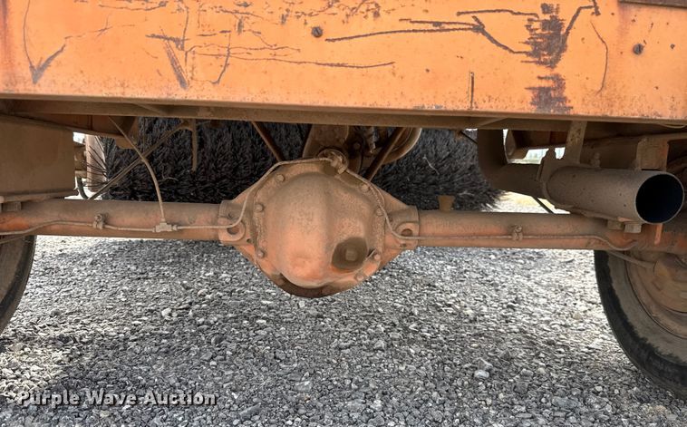 image for item EU5043 1998 Broce RJ350 broom