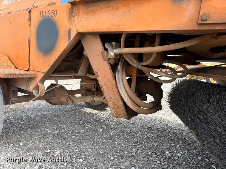 image for item EU5043 1998 Broce RJ350 broom