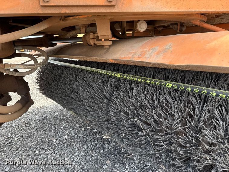 image for item EU5043 1998 Broce RJ350 broom