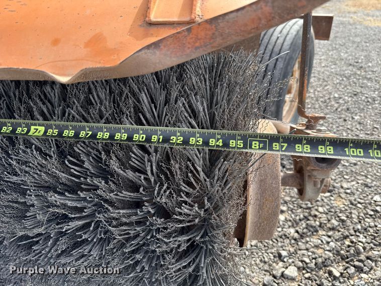 image for item EU5043 1998 Broce RJ350 broom