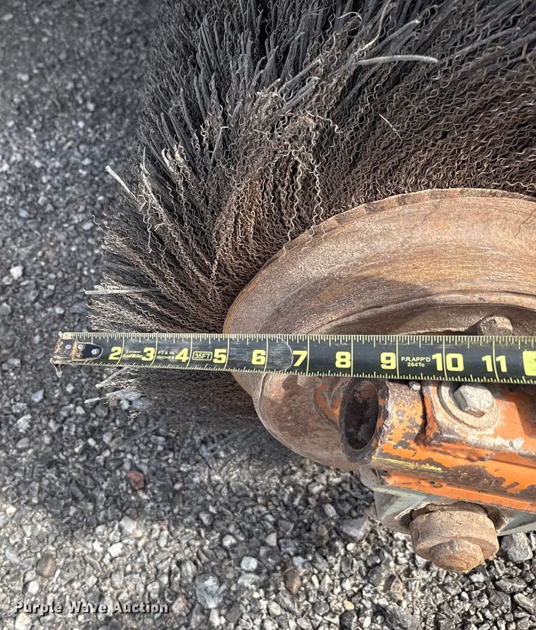 image for item EU5043 1998 Broce RJ350 broom