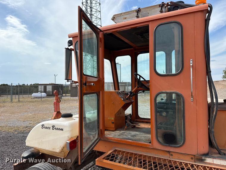 image for item EU5043 1998 Broce RJ350 broom