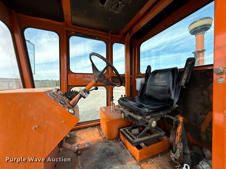 image for item EU5043 1998 Broce RJ350 broom