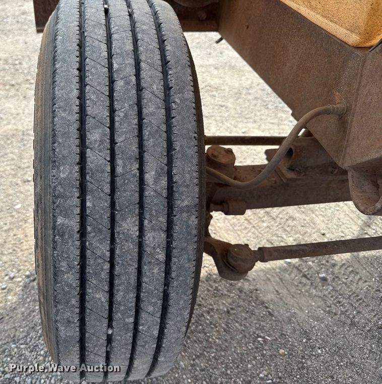 image for item EU5043 1998 Broce RJ350 broom