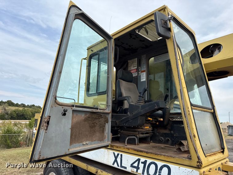 image for item EU5046 Gradall XL 4100 wheeled excavator