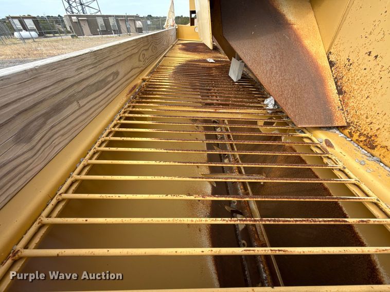 image for item EU5047 2008 Etnyre 2WD chip spreader