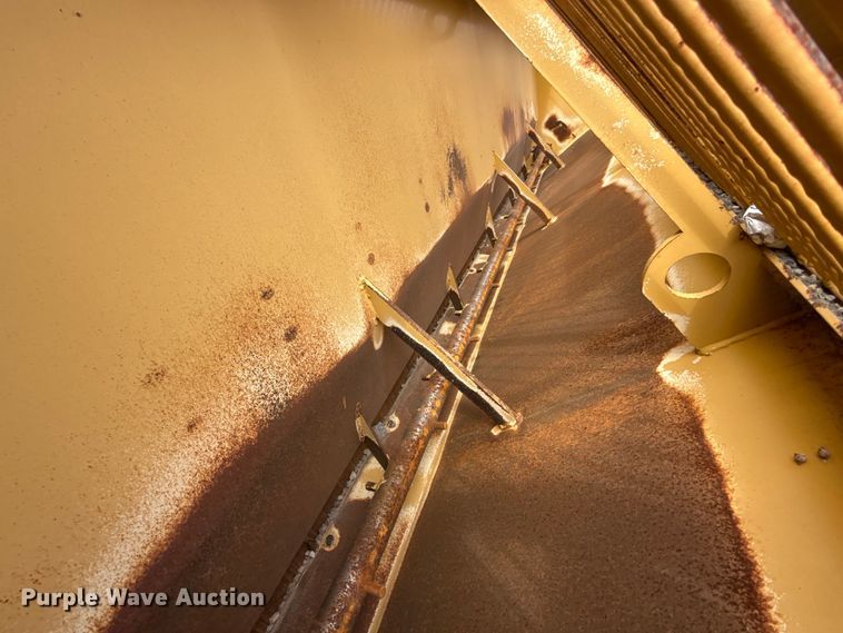 image for item EU5047 2008 Etnyre 2WD chip spreader