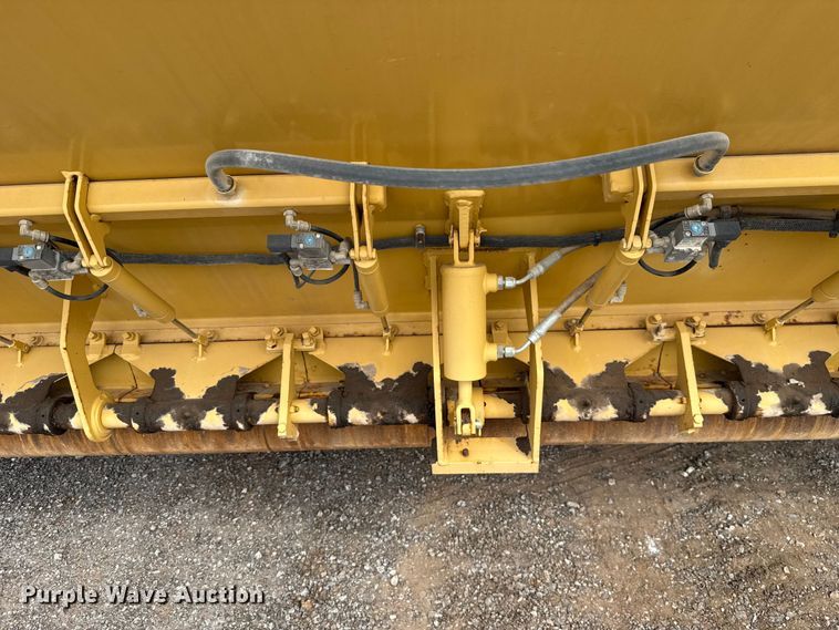 image for item EU5047 2008 Etnyre 2WD chip spreader