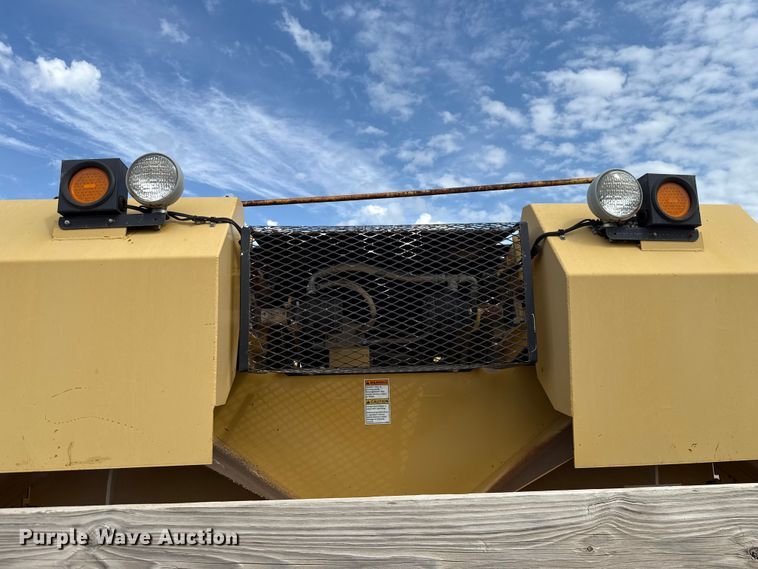 image for item EU5047 2008 Etnyre 2WD chip spreader