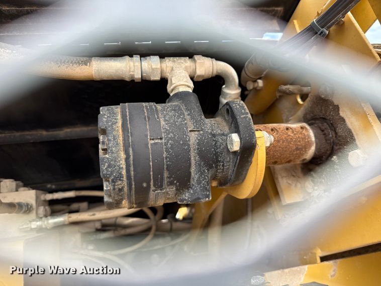 image for item EU5047 2008 Etnyre 2WD chip spreader